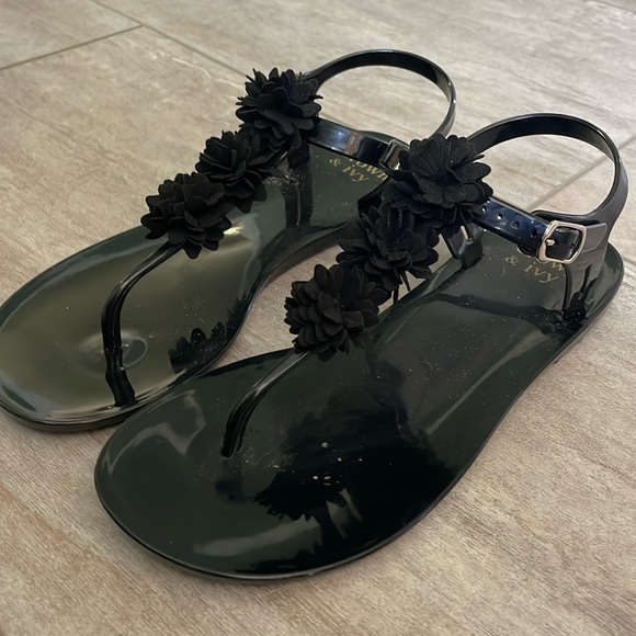 Patent thong sandals - Picture 1 of 4